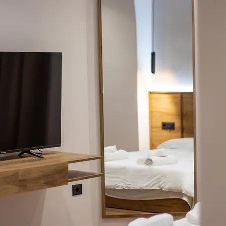 Bb The Garden Apartment