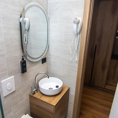 Bb The Garden Apartment